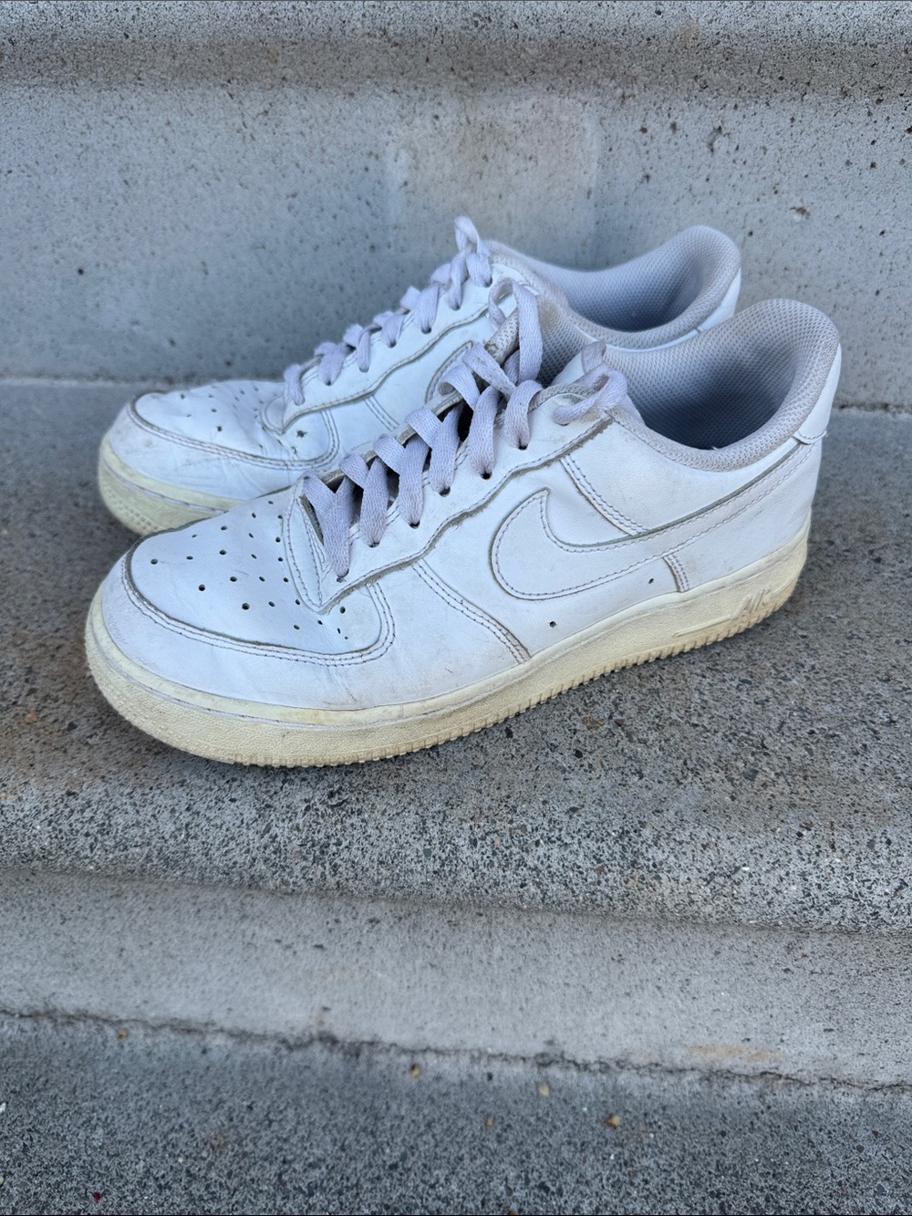 Nike women's Size 8 White Leather Low-Top Swoosh Sneakers